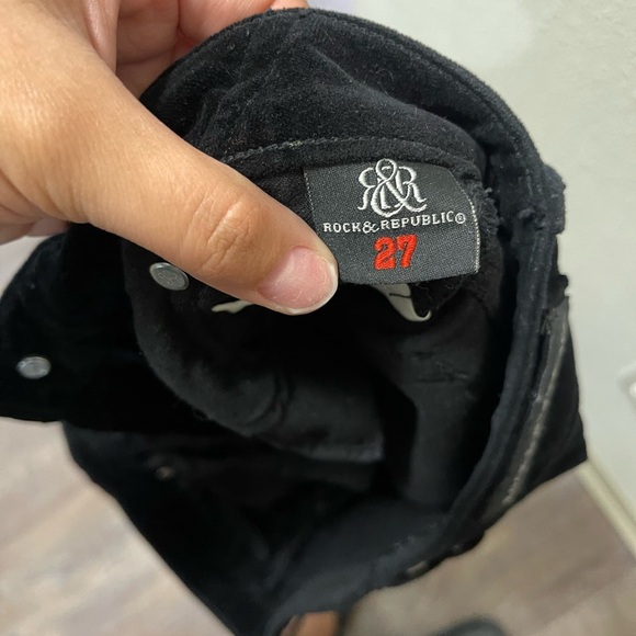 Rock & Republic Black Flare Jeans - Picture 4 of 4